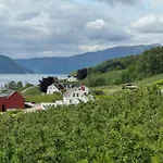 Kemp Charming Tiny House With Panorama View Sandane