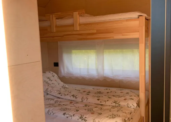 Kamp alanı Charming Tiny House With Panorama View Sandane