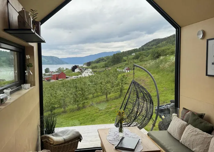 Charming Tiny House With Panorama View Kamp alanı Sandane