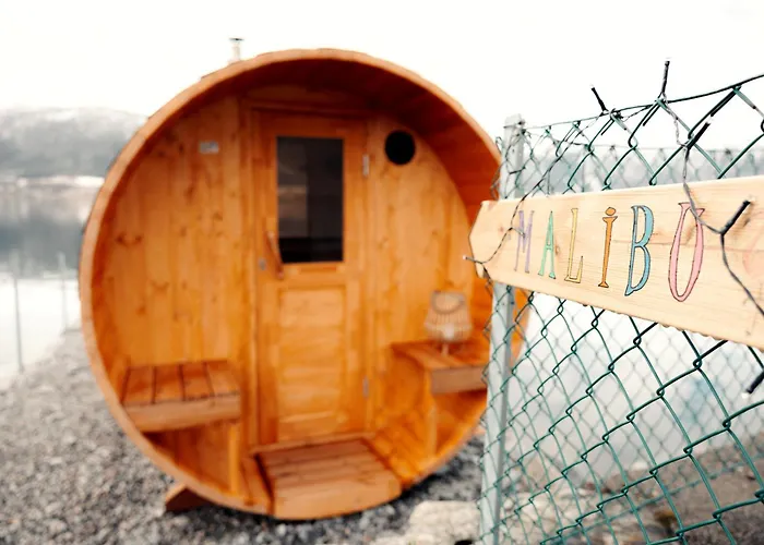 Charming Tiny House With Panorama View Sandane